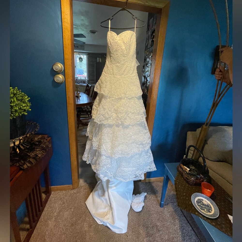 Maggie Sottero Haute Couture wedding gown sz 10 excellent condition